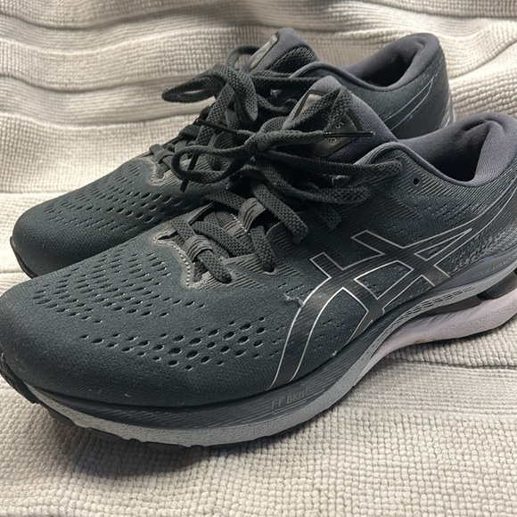 ASICS Gel-Kayano 28 men’s running shoes- excellent condition! - Picture 2 of 8